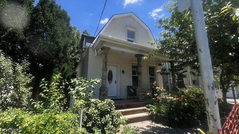 1st image of 322 Cortlandt St