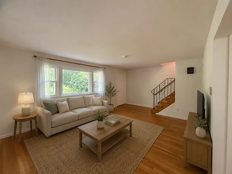 45 Richardson St — Photo 2