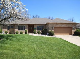 236 Old Carriage Dr, Englewood, OH