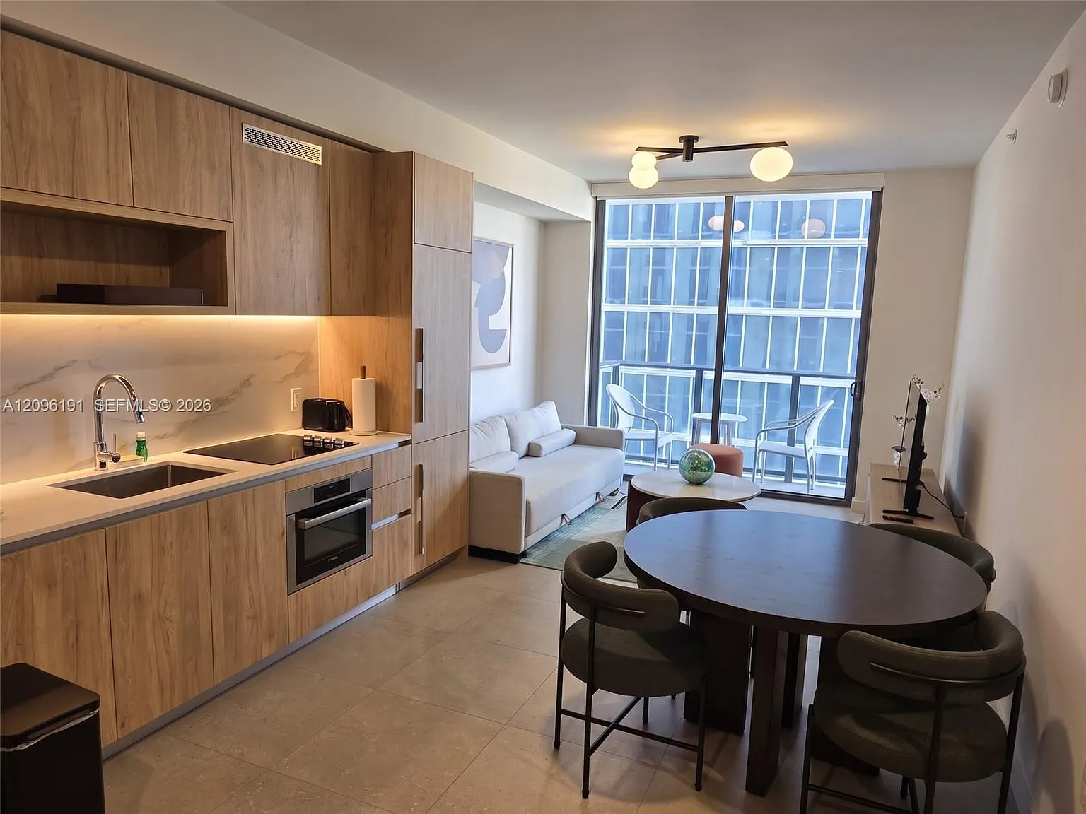 1 bed, 1.0 bath, 555 sqft, $3,200 — Photo 2