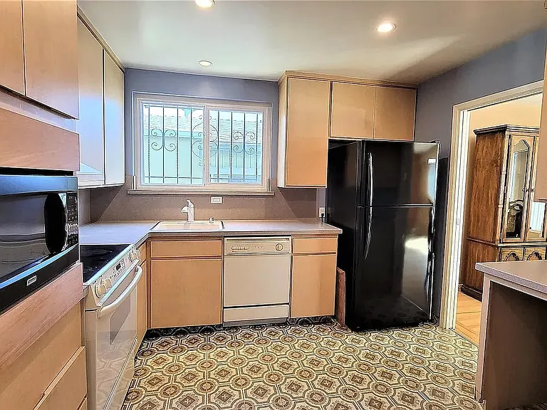 606 S Hill Blvd — Photo 7