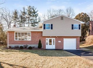 37 W Maxwell Dr, West Hartford, CT 06107