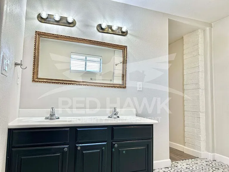 281 S California St — Photo 14