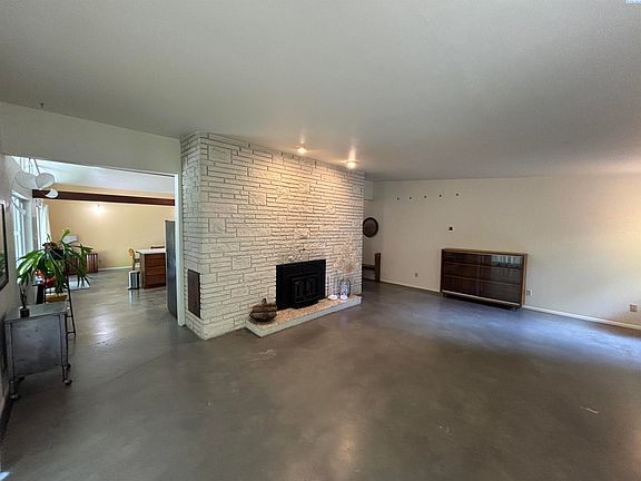 5th image of 905 SE Kamiaken St