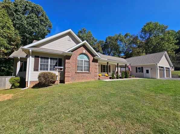 223 Oakside Dr, Hillsville, VA 24343