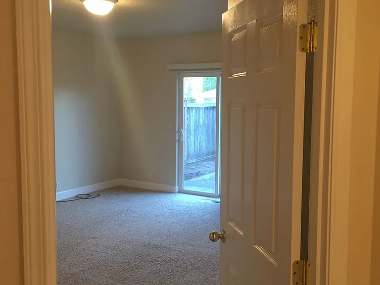 2057 Berwin Ln — Photo 21