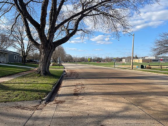 5th image of 902 S Orient St