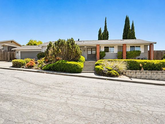 3rd image of 107 Palomar Lane