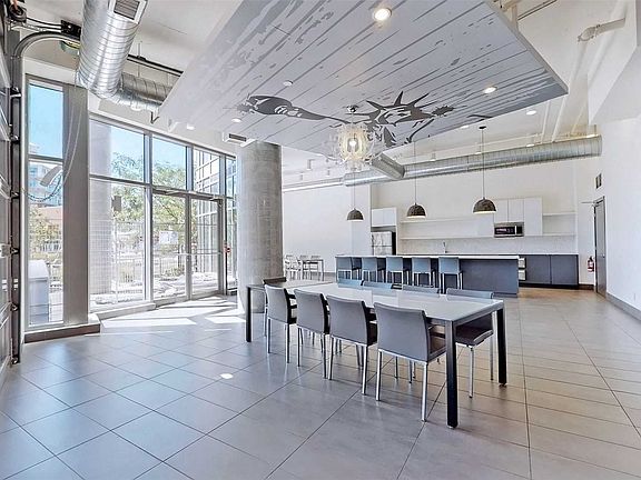 5th image of 150 E Liberty St #1514