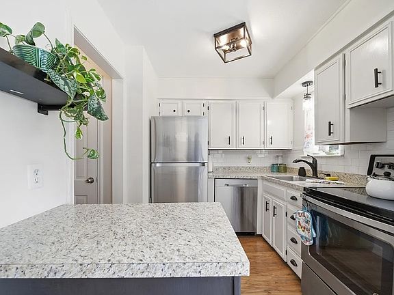 4th image of 1447 30th Ave #209