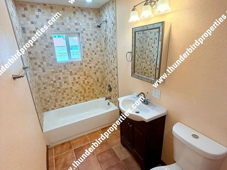 1307 San Mateo Blvd NE — Photo 19