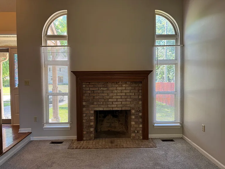 5538 N Meadow Dr — Photo 7