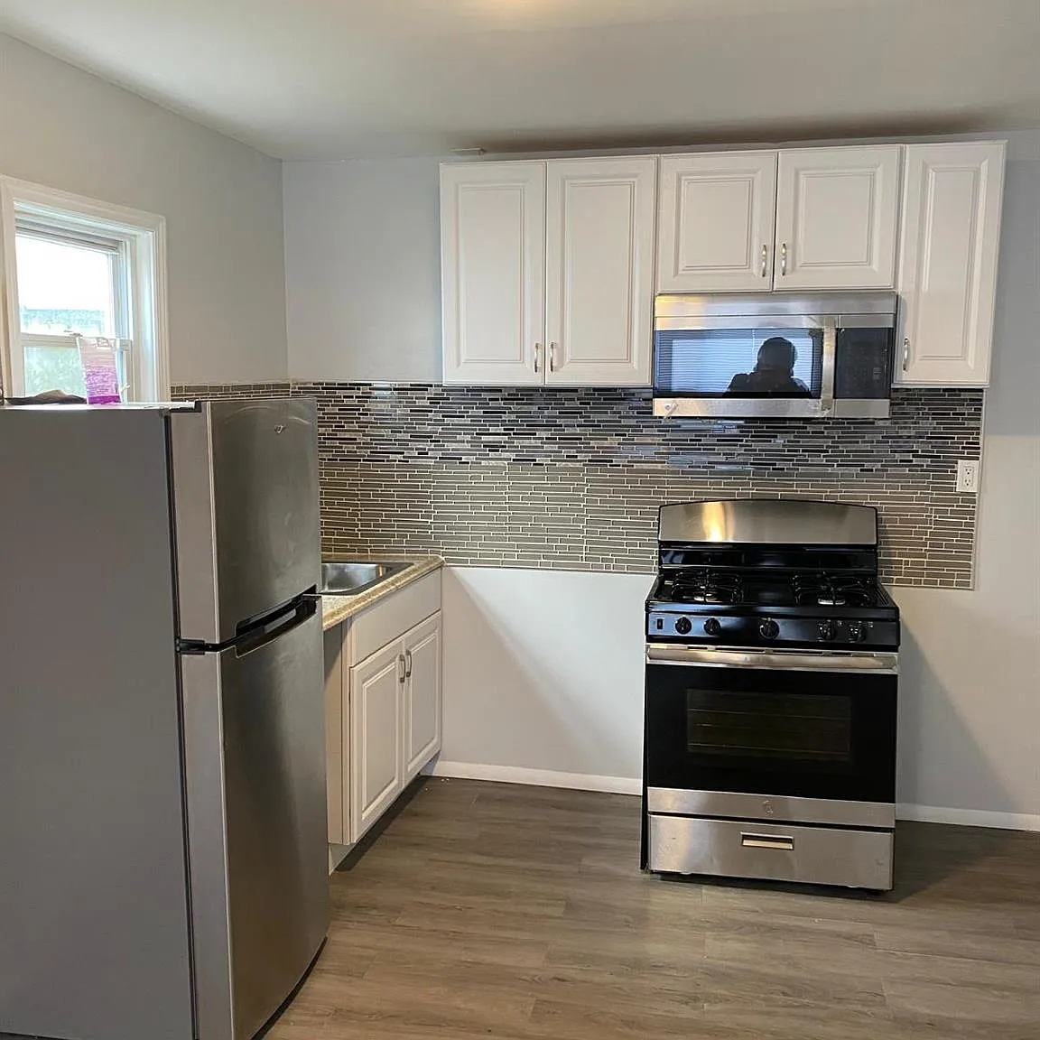 Studio, 1.0 bath, 650 sqft, $1,800 — Photo 2