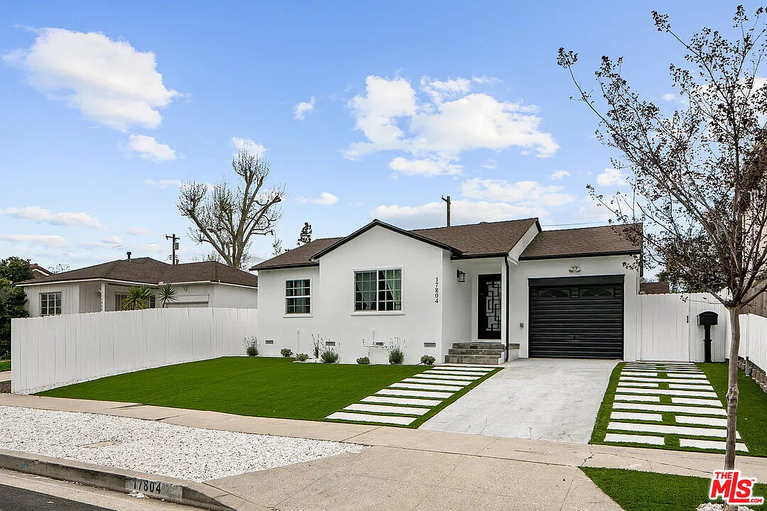 3 bed, 2.0 bath, 905 sqft, $6,000 — Photo 2