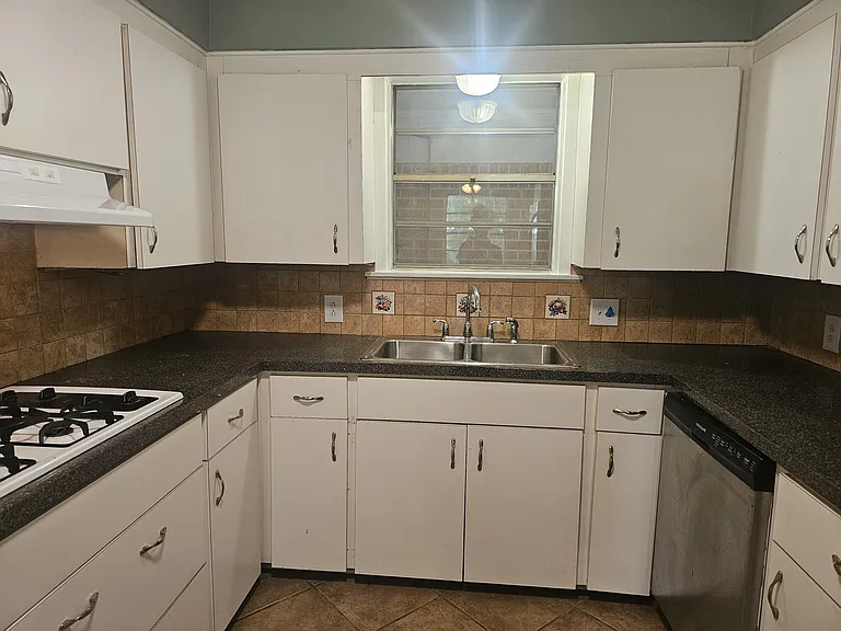 114 Fairlane Dr — Photo 4