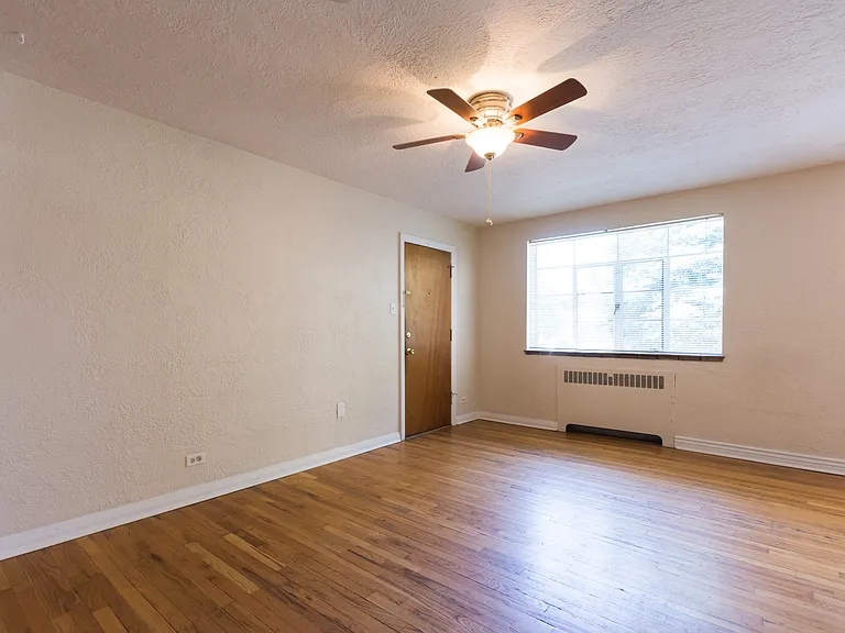 Elegante Apartments — Photo 19
