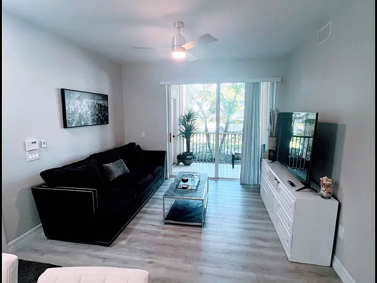 9055 Colby Dr #2201 — Photo 4