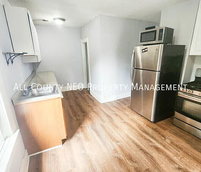 2044 W 44th St #UP — Photo 3