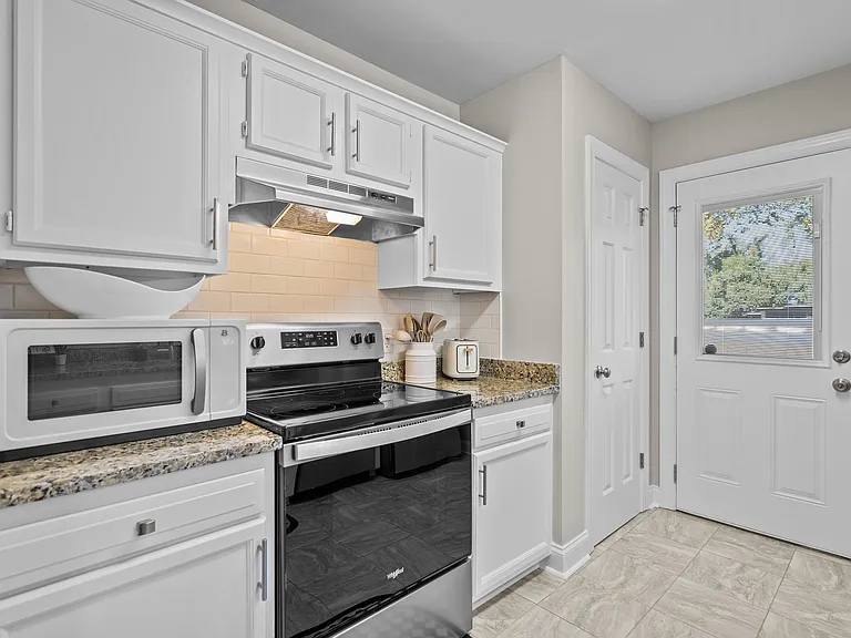 1215 Wooster St — Photo 5
