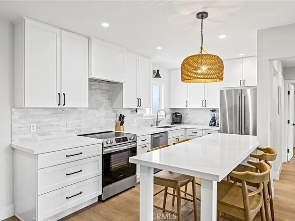 15 15th St APT 19, Hermosa Beach, CA 90254