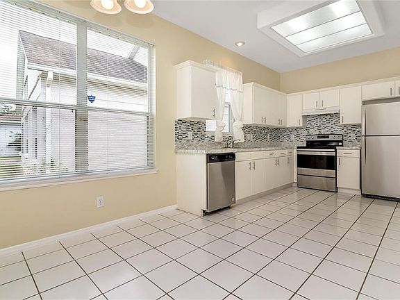 4th image of 836 Lake Biscayne Way