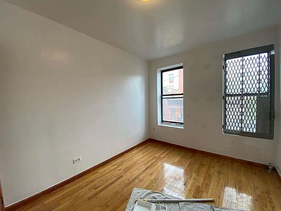 3rd image of 530 E 13th St #2L