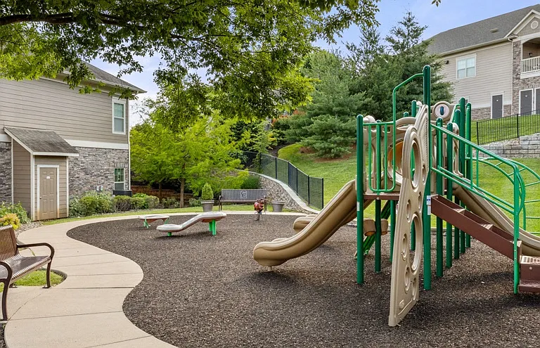 Claiborne Crossing Apartments — Photo 20