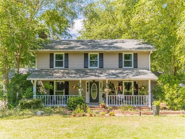 895 Fairplay Dr, Social Circle, GA 30025