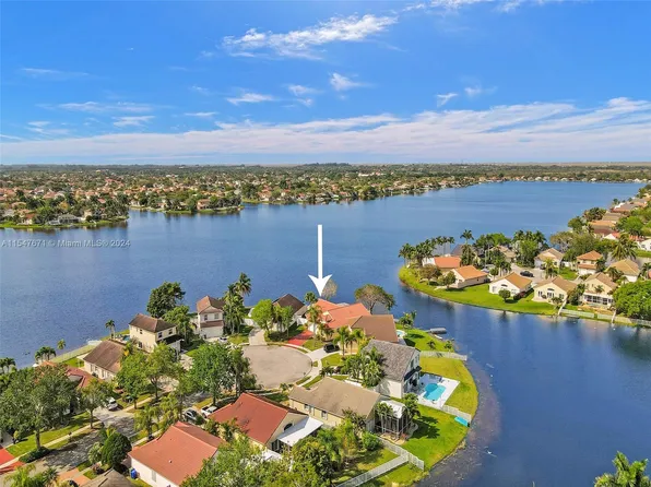 18492 NW 24th St, Pembroke Pines, FL 33029