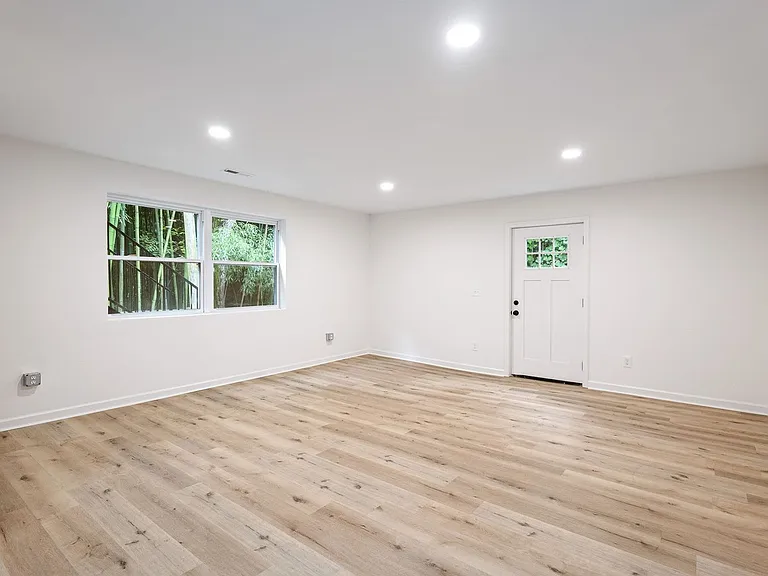 1121 West End Blvd — Photo 6
