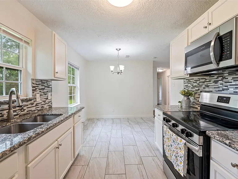 504 Burke Rd — Photo 16