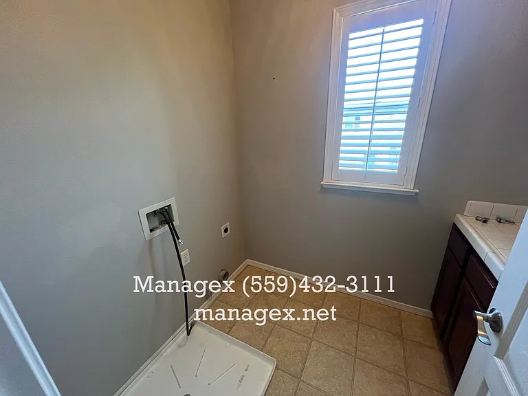 716 W Siena Ln — Photo 8