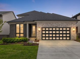 54884 Camden Ct #26, Utica, MI 48316