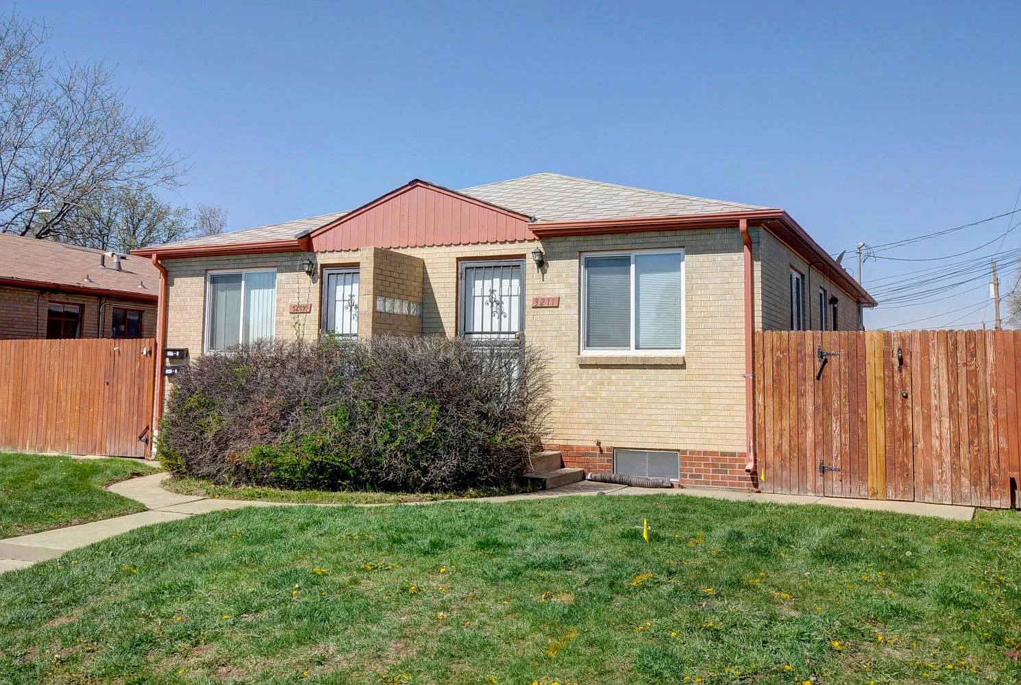 3205 Glencoe St — Photo 1