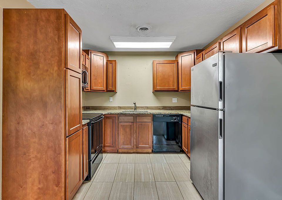 1st image of 5 Church Dr #4