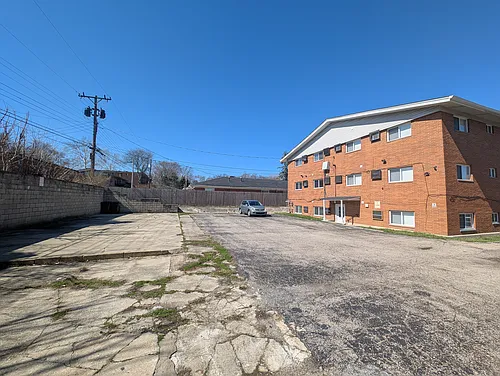 120 Cromwell Pl Photo 1