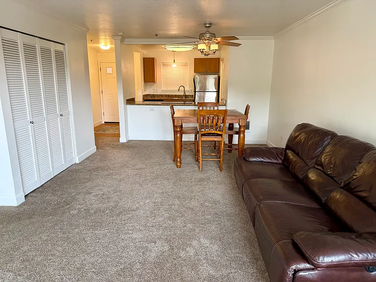 1033 SW Gibbs St #201 — Photo 17