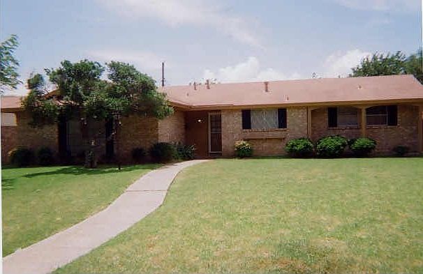 1st image of 2913 Lambert Dr