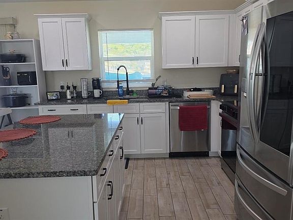 4th image of 760 GRIFFIN AVENUE SW
