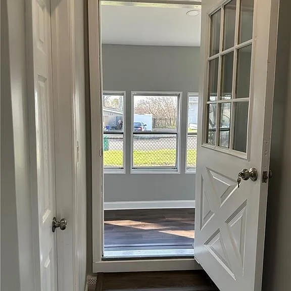 10 Lake Ave — Photo 18