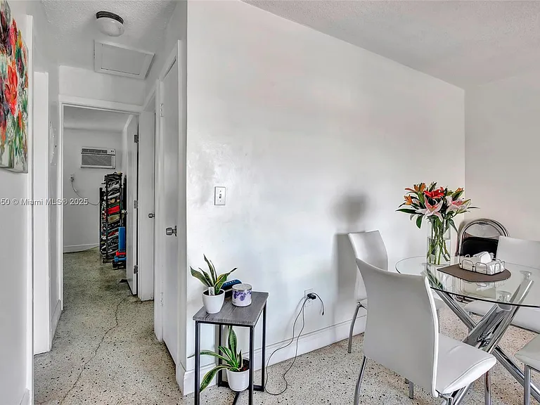 458 SW 9th St #8 — Photo 11