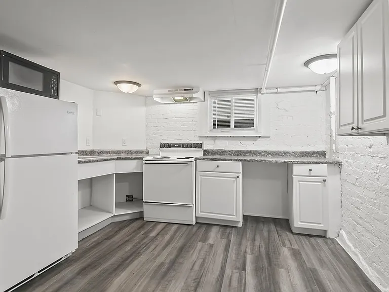 1301 Whittier Ave — Photo 10