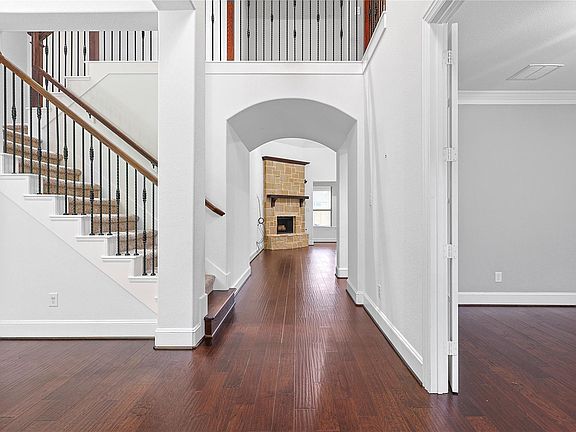 2nd image of 5919 Solara Ledge Ln