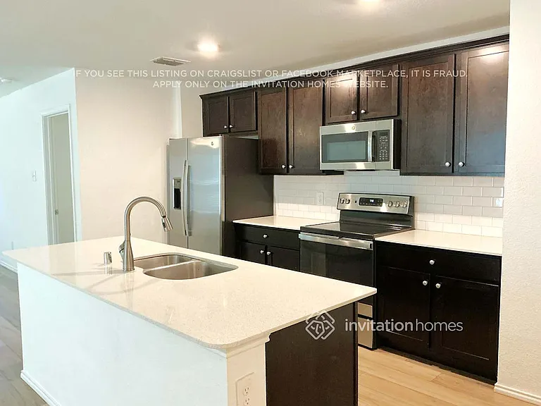 10527 Sewell Cir — Photo 4