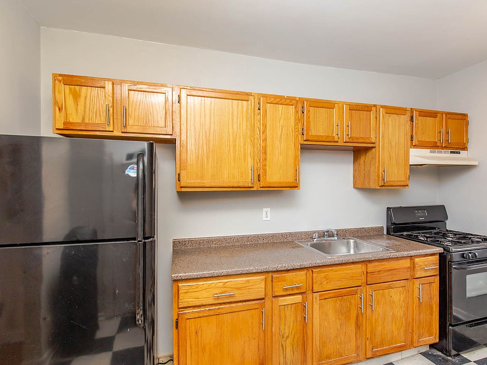 1st image of 3605 S King Dr APT 3A