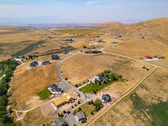3rd image of 2037 Lake View Cir