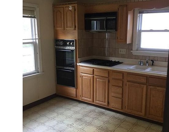 5th image of 4327 W 143rd St