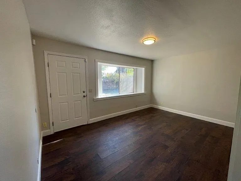 2877 1/2 Marysville Blvd — Photo 3