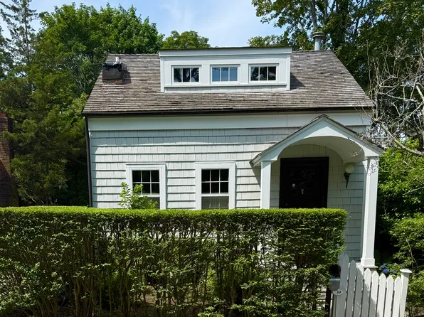 https://photos.zillowstatic.com/fp/8b337ac30c2f627e3f445f87e15bd427-p_e.webp