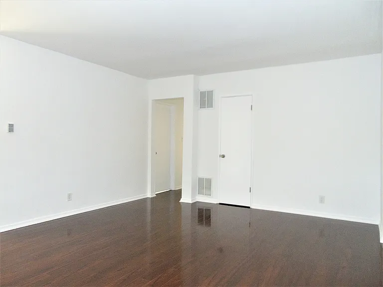 221 S Doheny Drive — Photo 6